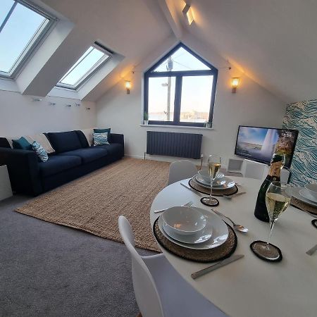 The Bunker-Luxe Central Falmouth Getaway With Stunning Sea Views المظهر الخارجي الصورة