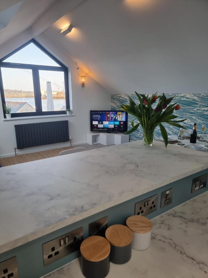 The Bunker-Luxe Central Falmouth Getaway With Stunning Sea Views المظهر الخارجي الصورة